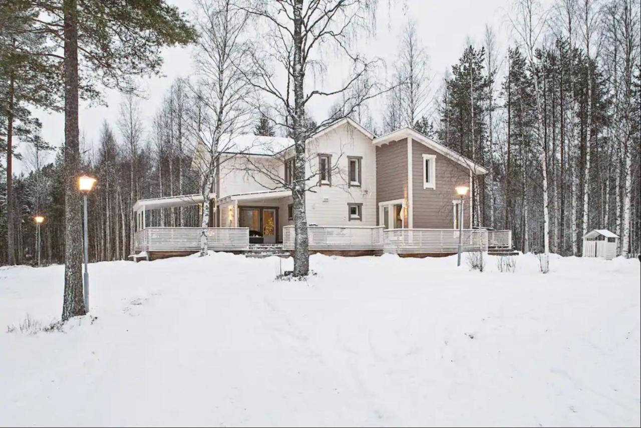 Luxurious Villa Kinos With Jacuzzi Rovaniemi Kültér fotó